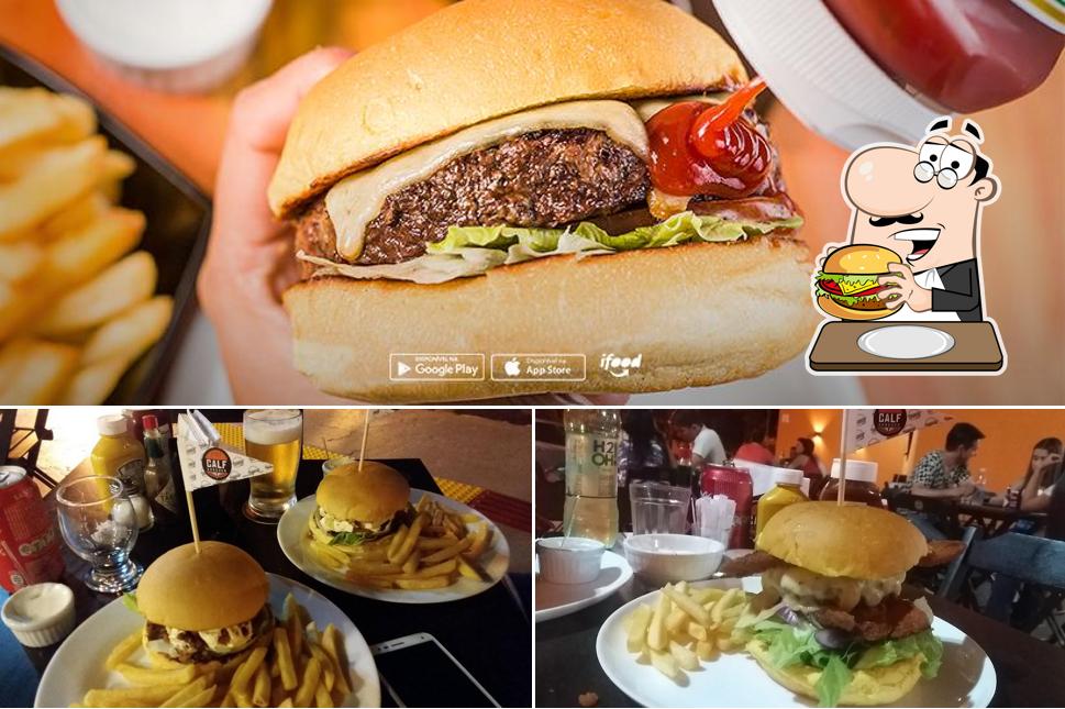 Peça um dos hambúrgueres oferecidos no Calf Burguer