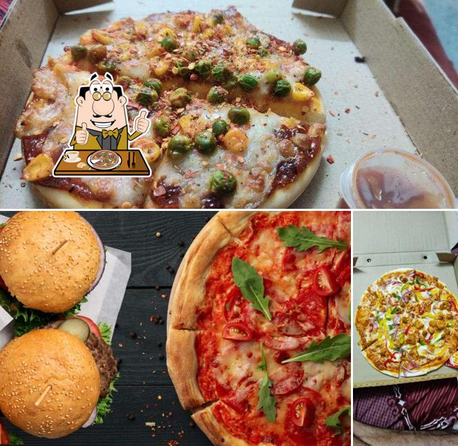 Try out pizza at Junkiez Cafe