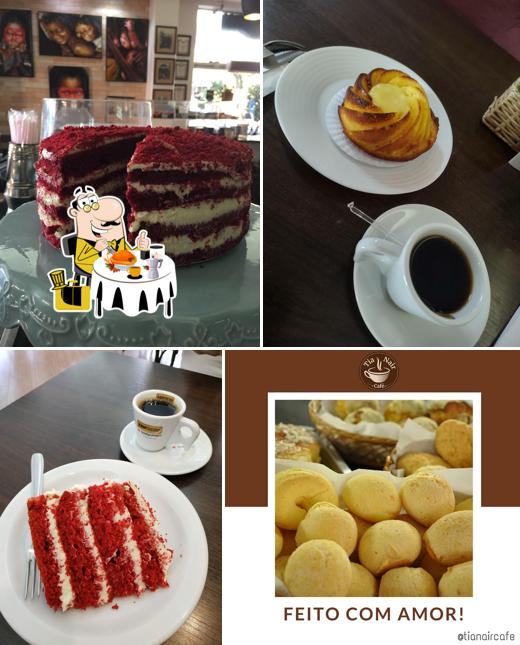 Platos en Tia Nair Café