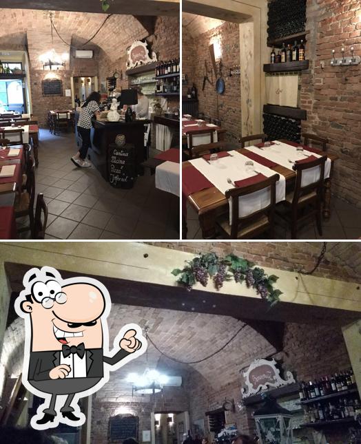 La immagine di interni e esterno da Infernot