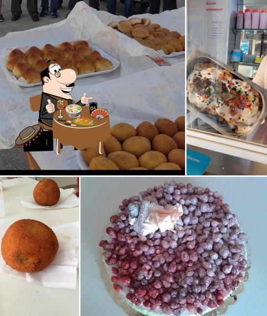 Cibo al Pasticceria Lo Stagnone...laboratorio di pasticceria...tavola calda...gelateria