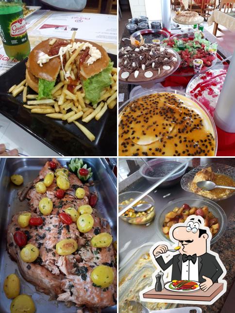 Comida em Restaurante Zézitos