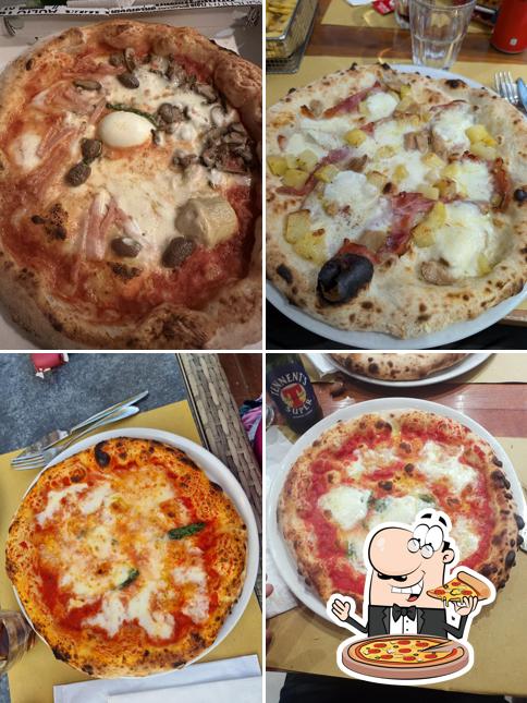 Scegli una pizza a Pizzeria Al Solito Posto