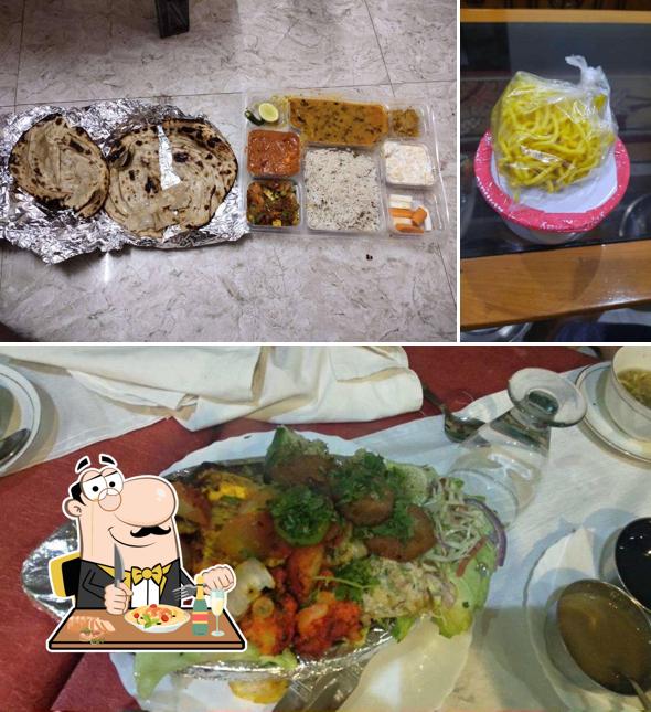 Meals at Hotel Yatrik Treat Restaurant