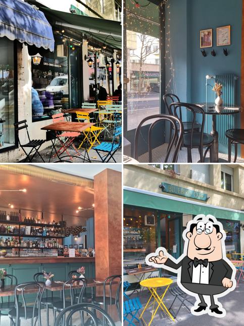 Siediti a un tavolo di Bluebird Café