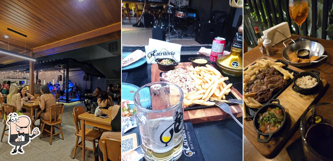 Sente em uma das mesas no Escritorio Bar Happy Hour