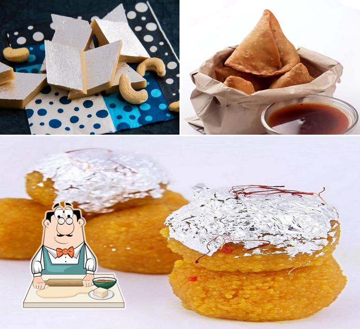 Samosa at Manbhavan Sweets