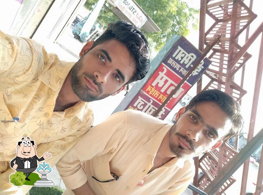 The exterior of Raju Bhai Restaurant