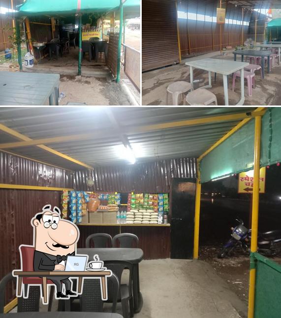 The interior of Zataka Mataki Bhel And Chaha
