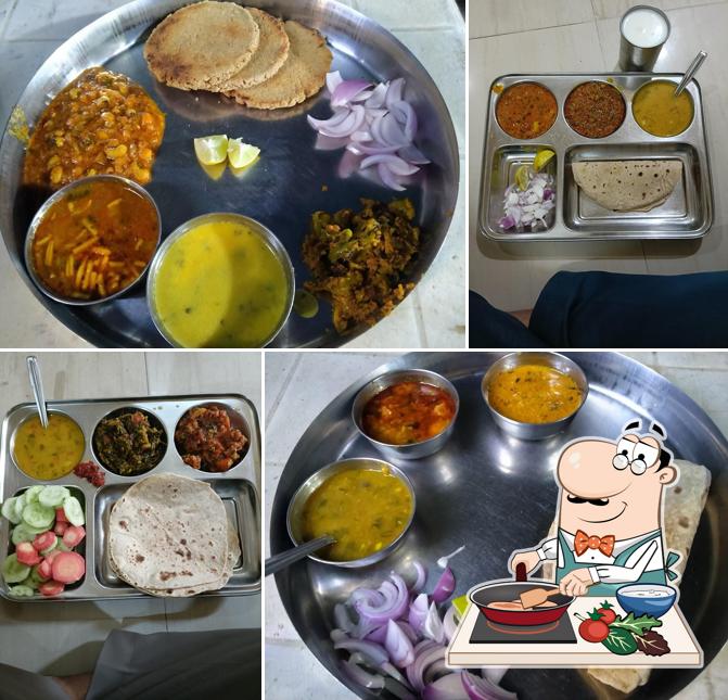 Chicken curry at Arbuda Tea Stall - Gujarati, Kathiyawadi, Rajasthani BHOJNALAY