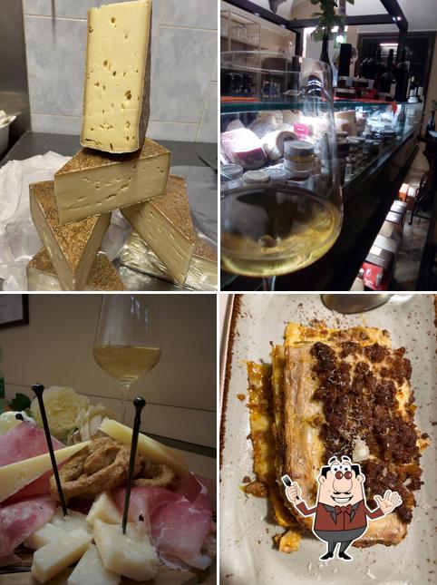 Cibo al Tavoli in Salumeria Moroni