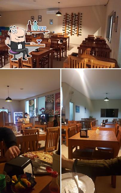 O interior do Pizzaria Novo Sabor