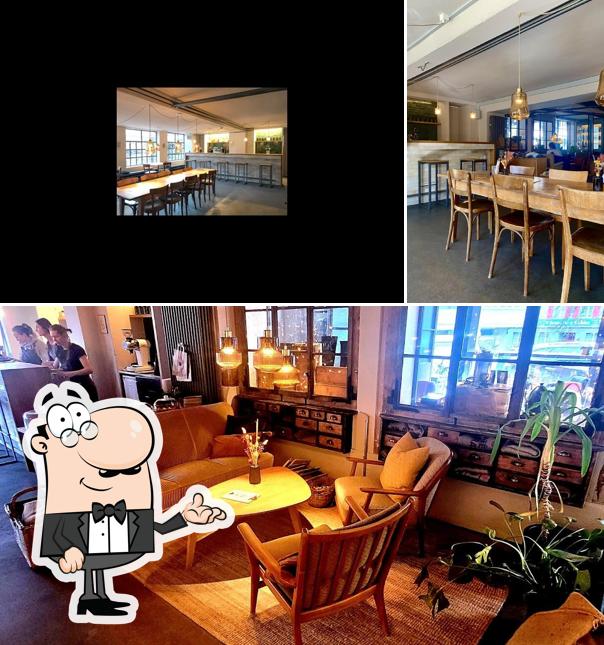 Siediti a un tavolo di Alte Schmitte