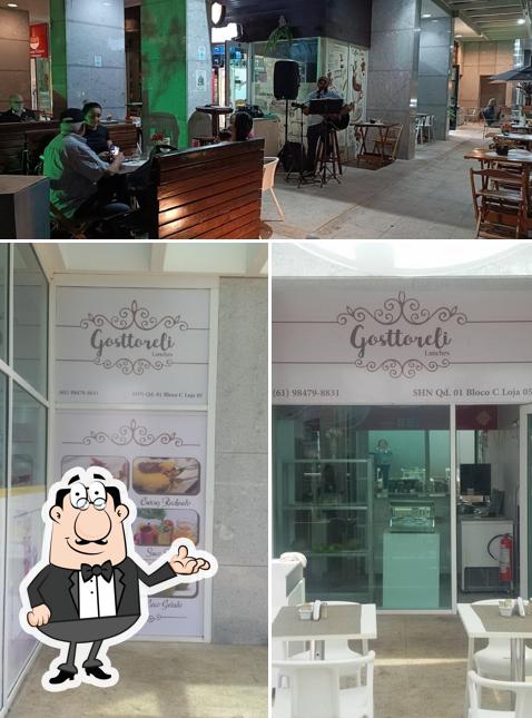 Sente em uma das mesas no Gosttoreli