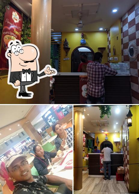 Check out how Sandwich Zone looks inside