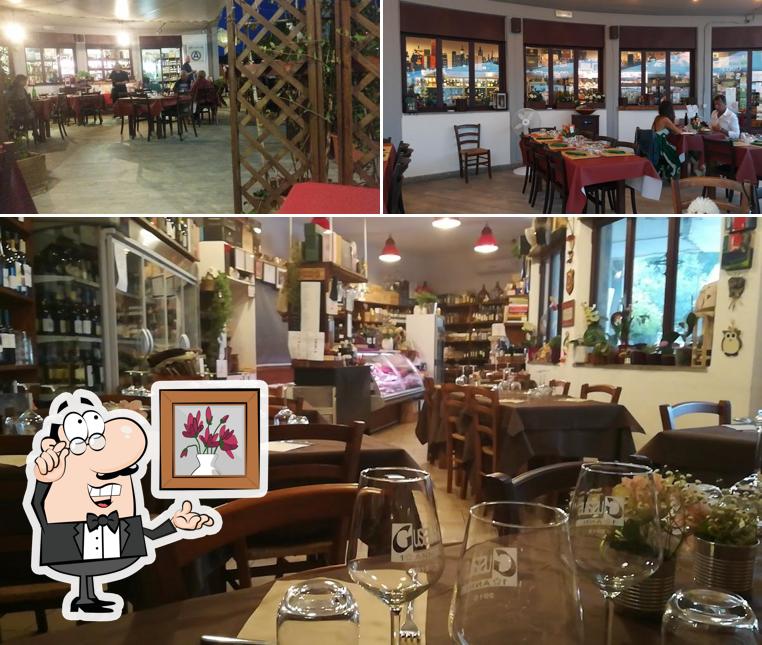 Dai un'occhiata agli interni di Agrietruria Enoteca Ristorante