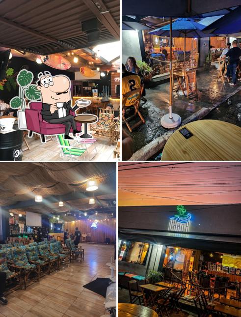 O interior do Ohana Bar e Burger