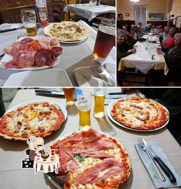 La foto di cibo e interni da Pizzeria San Francesco