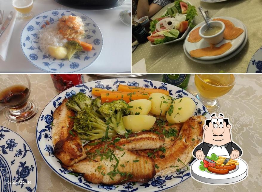 Comida em Restaurante Curva de Rio