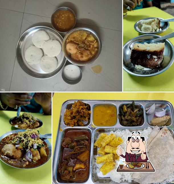 Hotel Surya Odisha House serves meat dishes