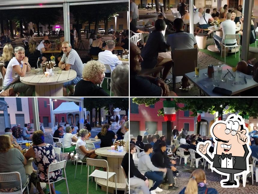 Dai un'occhiata agli interni di Bar SQUARE