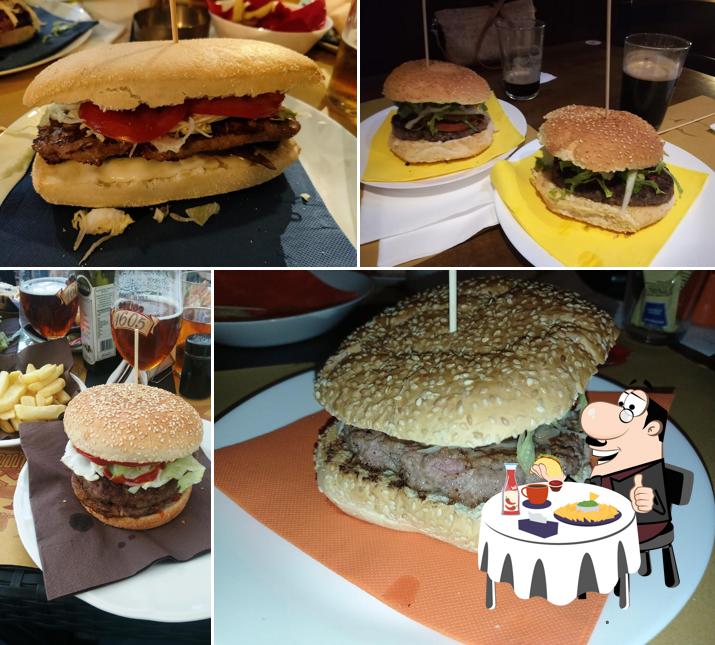 Ordina uno dei tipi di hamburger disponibili a La Birroteca