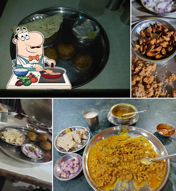 Chicken curry at Hanumanji Dal Bati