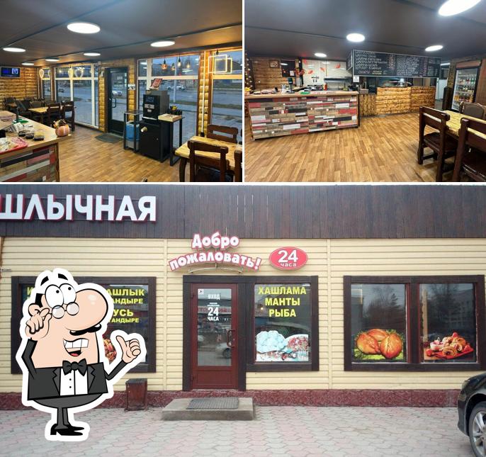 Shashlichnaya Ochag se distingue par sa intérieur et nourriture