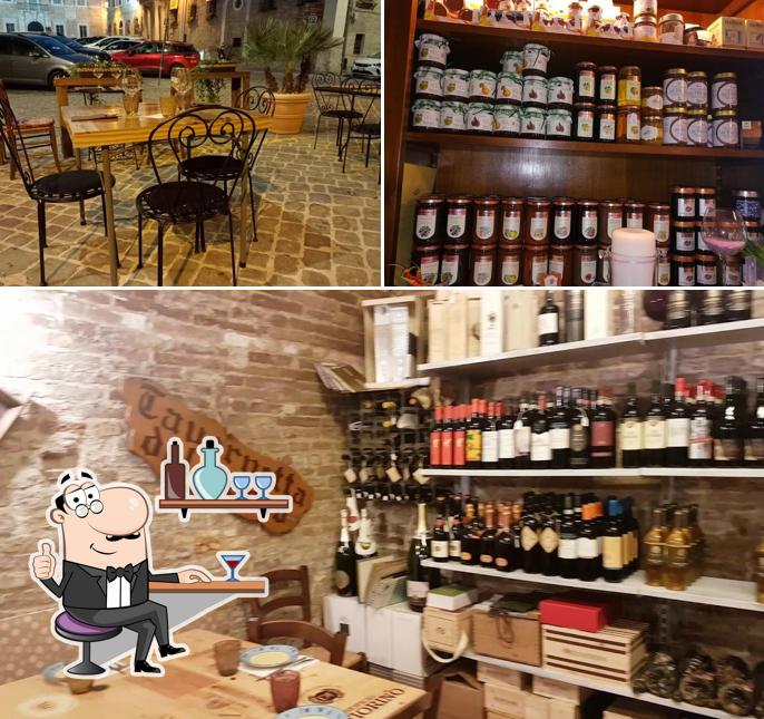 Siediti a un tavolo di Tavernetta Del Corso