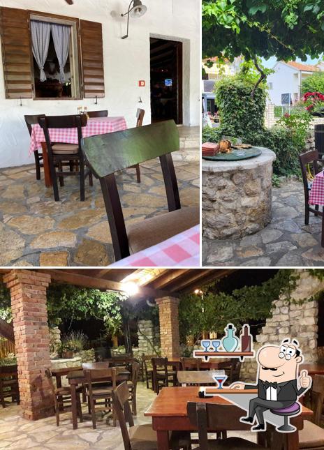 Gli interni di Konoba Dalmacija