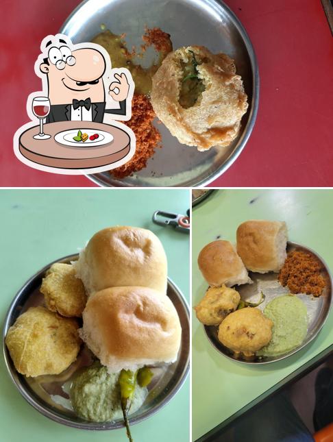 Food at Giri Vada Pav Corner