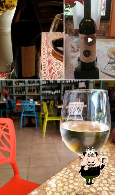 Goditi un drink a Bar Vineria Guglielmo