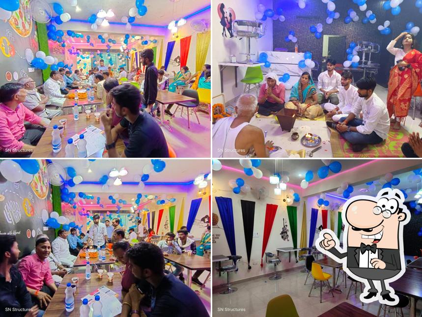 Take a seat at one of the tables at Goli vada pav