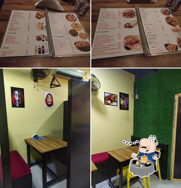 The photo of Arrow Hub (Authentic pizza)’s food and interior
