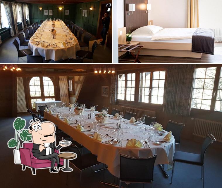 Siediti a un tavolo di Gasthof zum goldenen Kreuz AG