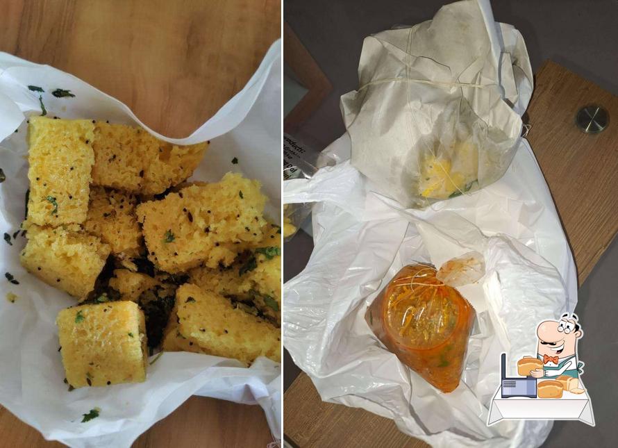 Garlic bread at Amrut Sweets Namkeen & Dairy Farm