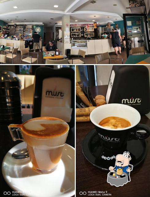Questa è la foto che mostra la cibo e interni di Caffe' Zongo