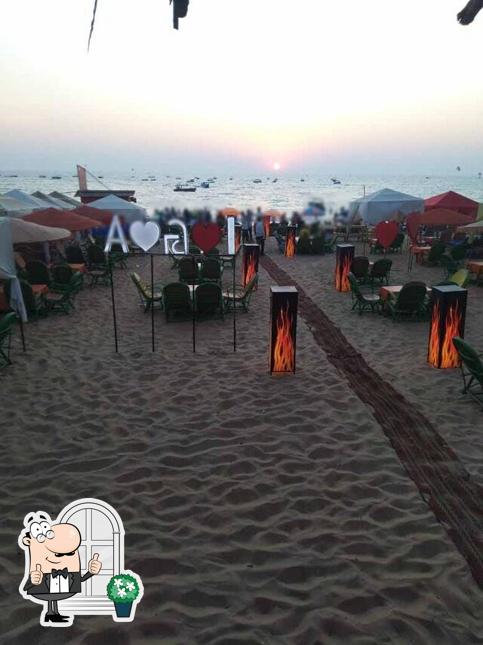 The exterior of Cafe Horizon