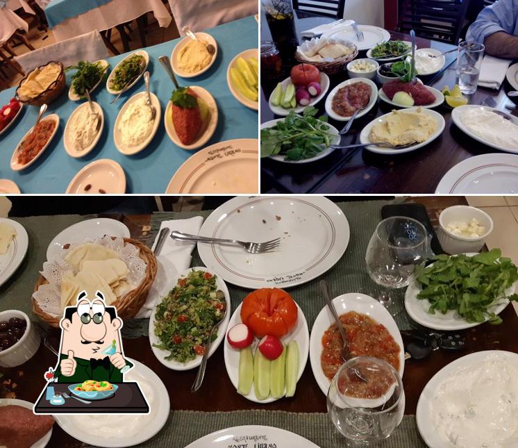 Comida em Restaurante Monte Líbano