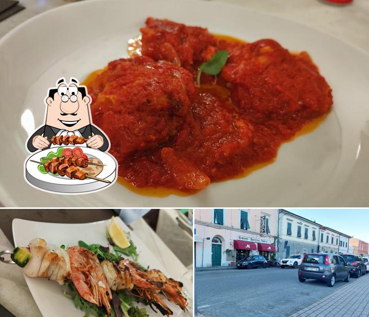 Tra le diverse cose da Mami si possono trovare la cibo e esterno