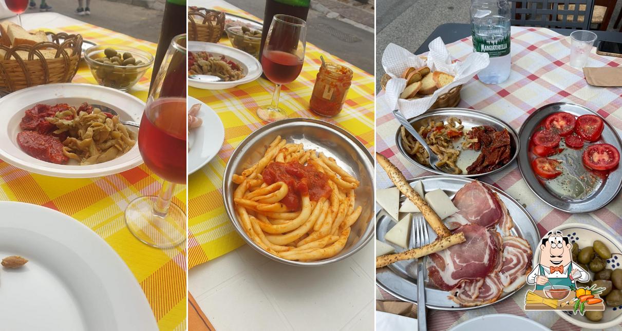 Spaghetti alla bolognese al Bar i'platia café taverna