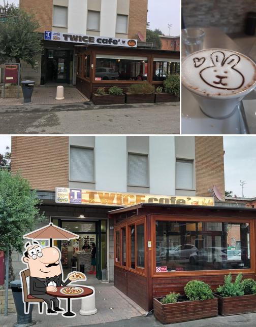 Tra le varie cose da Twice Cafè si possono trovare la esterno e cibo
