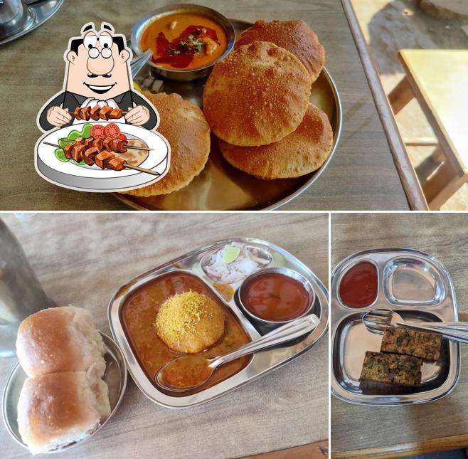 Food at Waingankar Upahargruh