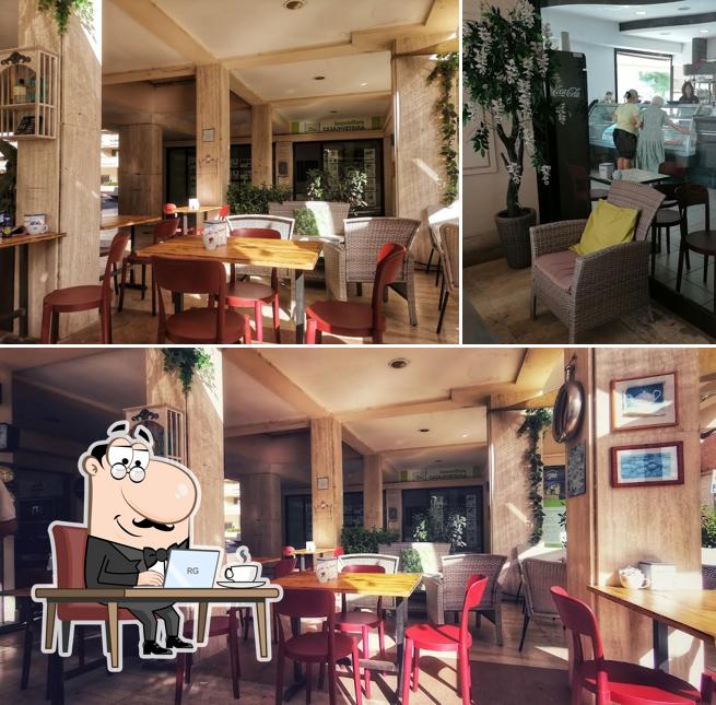 Dai un'occhiata agli interni di Hashtag Caffè