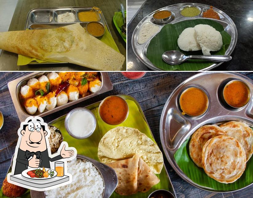 Idli at HOTEL SARAVANA BHAVAN