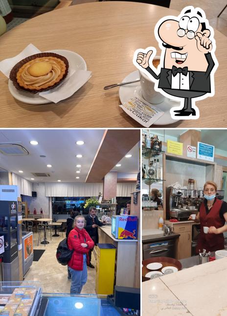 Tra le diverse cose da Bar Centrale Caffetteria si possono trovare la interni e cibo