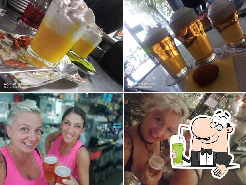 Goditi un drink a Smurfs Cafè