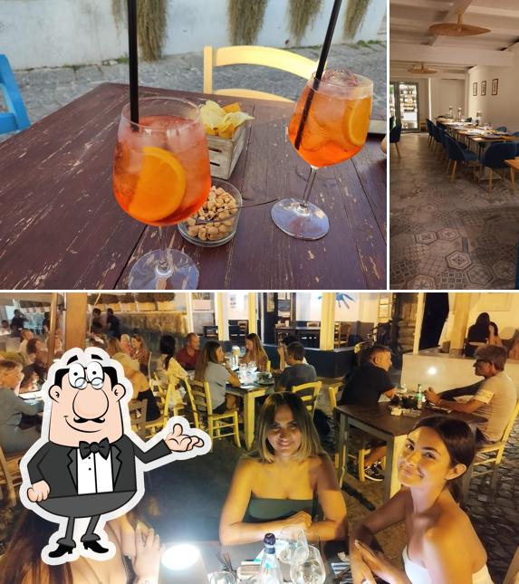 Dai un'occhiata agli interni di Bar Mediterraneo