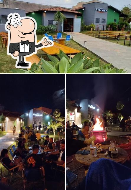 Veja imagens do interior do Seo Fischer Biergarten
