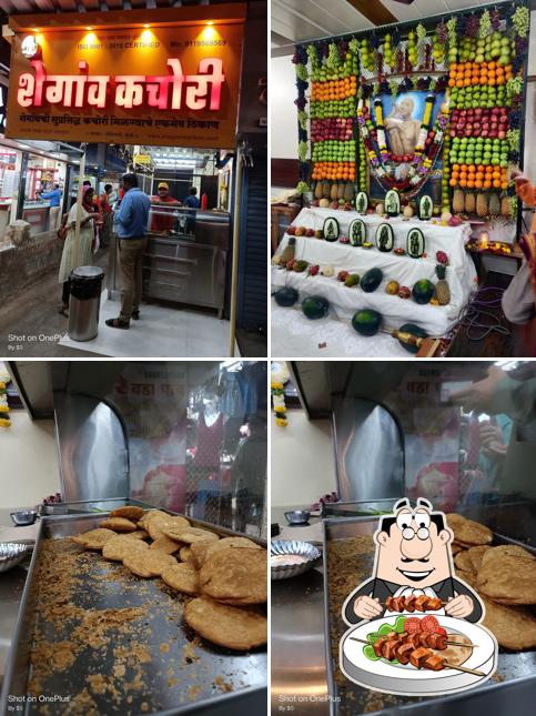 Meals at Shegaon Kachori Center